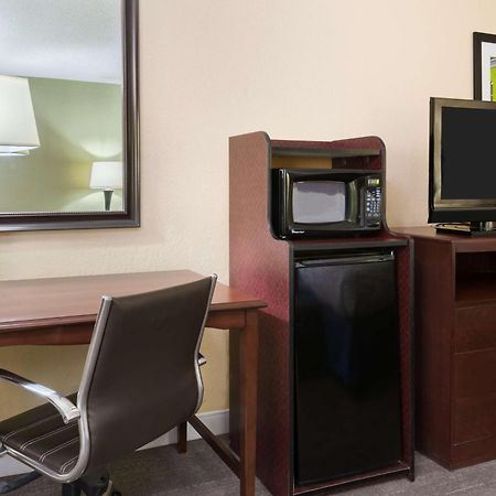 Hampton Inn Raleigh Cary Bagian luar foto