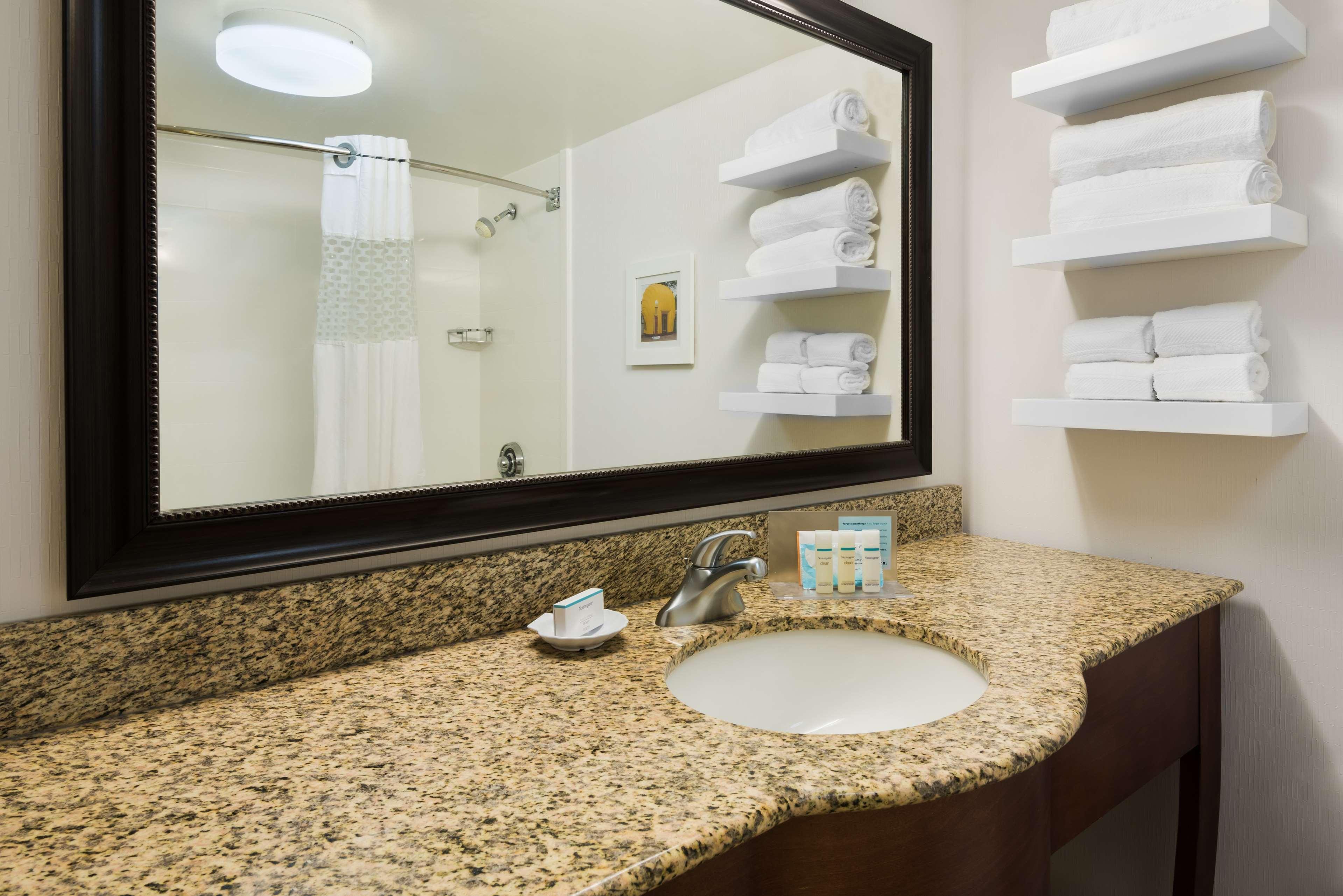 Hampton Inn Raleigh Cary Bagian luar foto