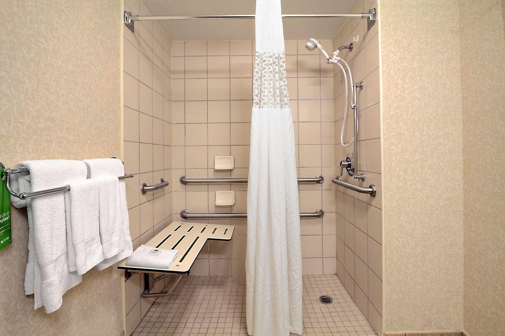 Hampton Inn Raleigh Cary Bagian luar foto