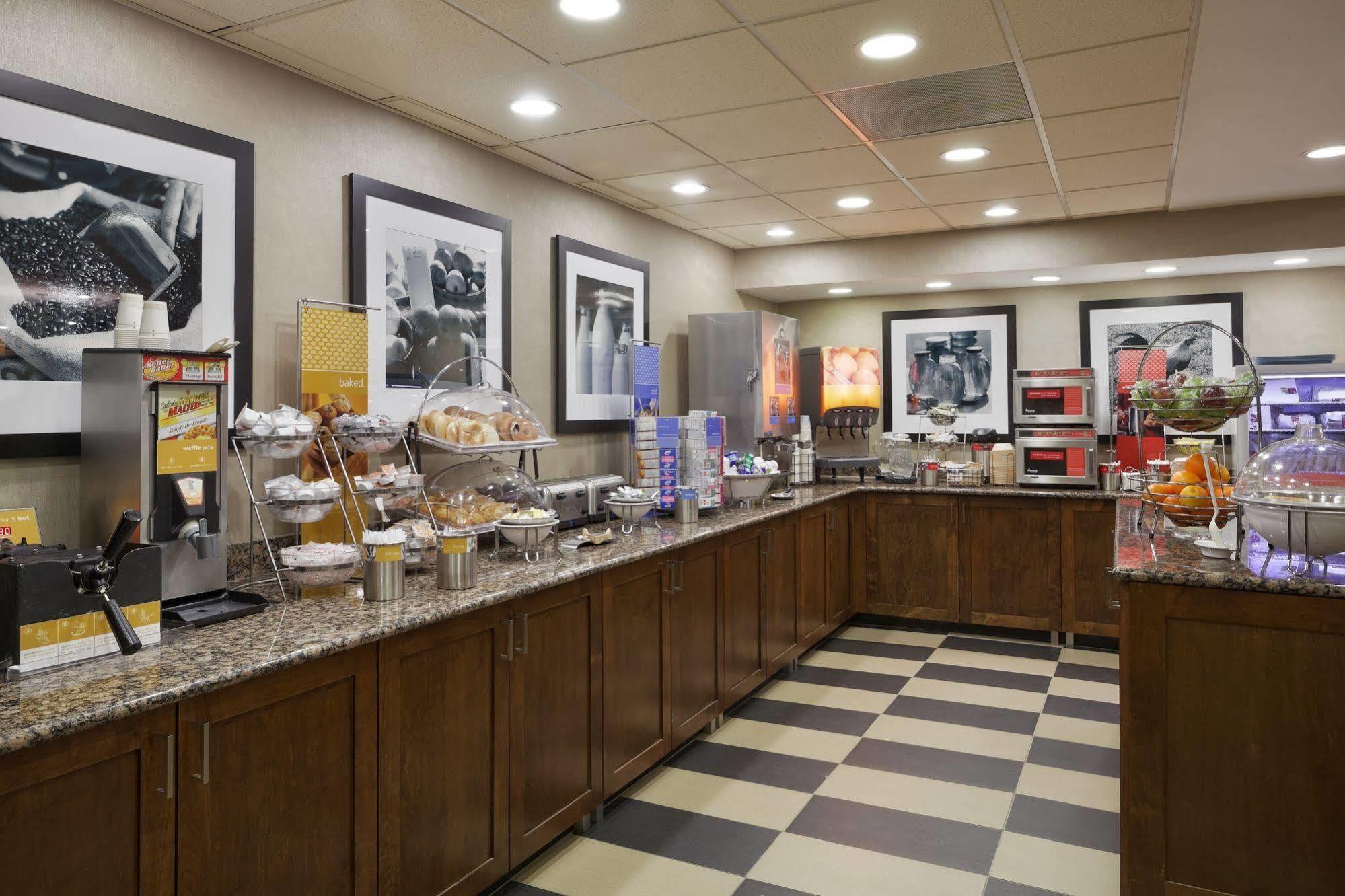 Hampton Inn Raleigh Cary Bagian luar foto